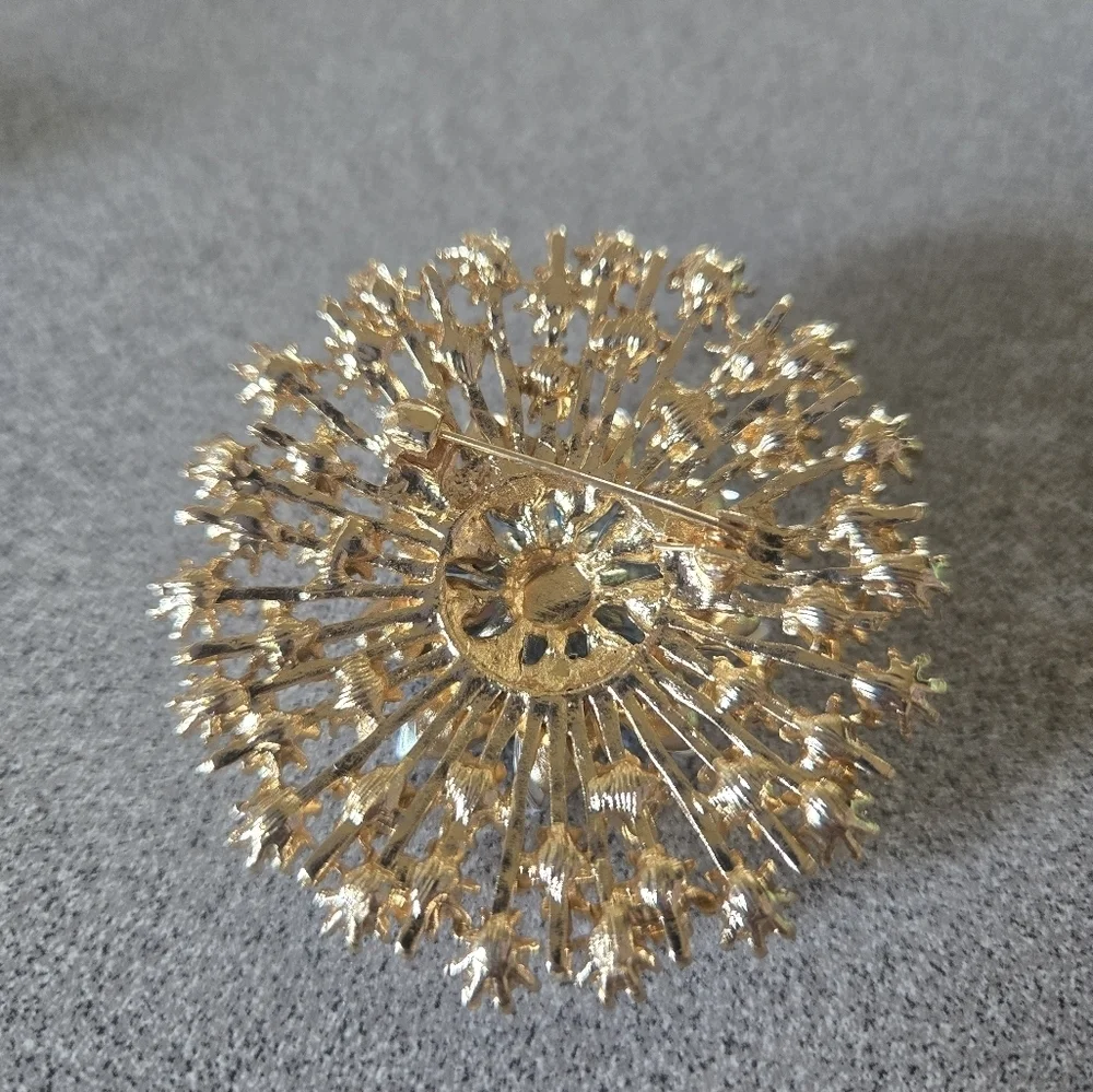Rhinestone Crystal Gold Tone Large Shiny Sparkly Starburst Brooch Pin - Picture 6 of 6